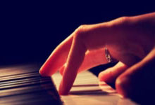 足球比赛中球员技艺展现引发惊叹